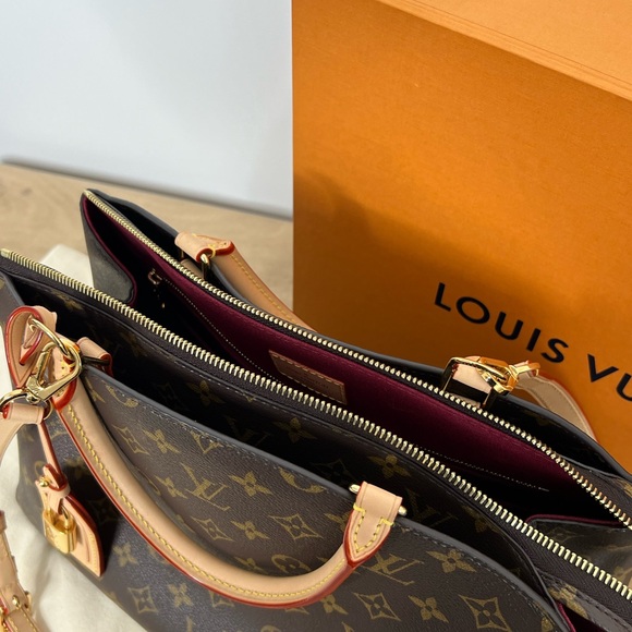 Authentic Louis Vuitton Grand Palais - Picture 10 of 12